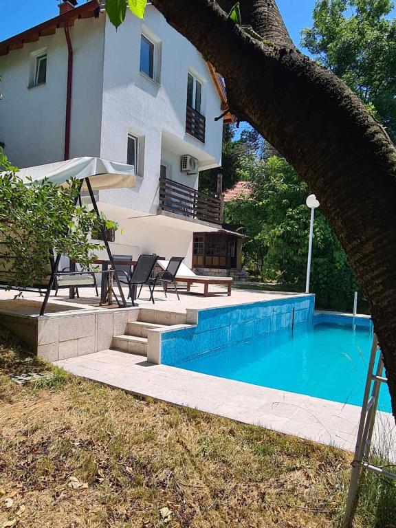 Private Villa with Swimming pool M&E - Bed and Breakfast Košelji