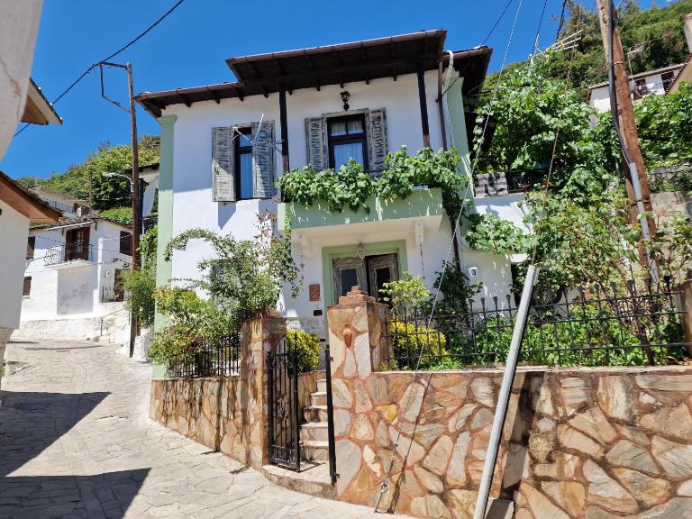 Traditional House in Panagia Village - B&B Panayía