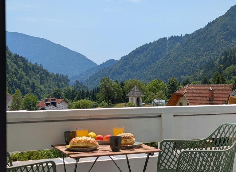 Green Heart Suites - Bed and Breakfast Podljubelj
