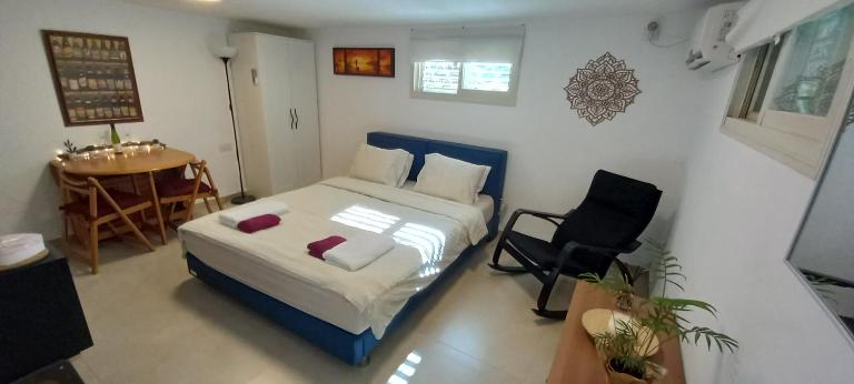 Garden of Eden Accommodation Unit in the heart of Carmel - Bed and Breakfast Haifa