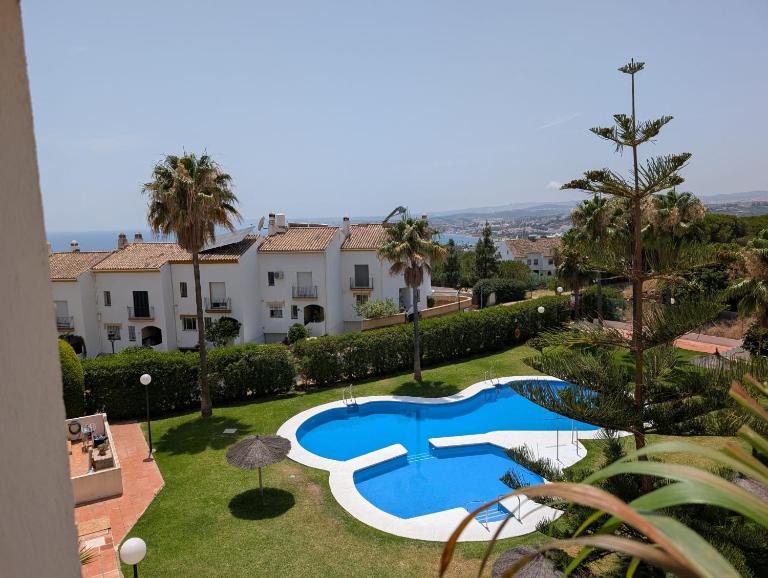 Casa Peartree - 2 bed apt with ocean views - B&B Estepona