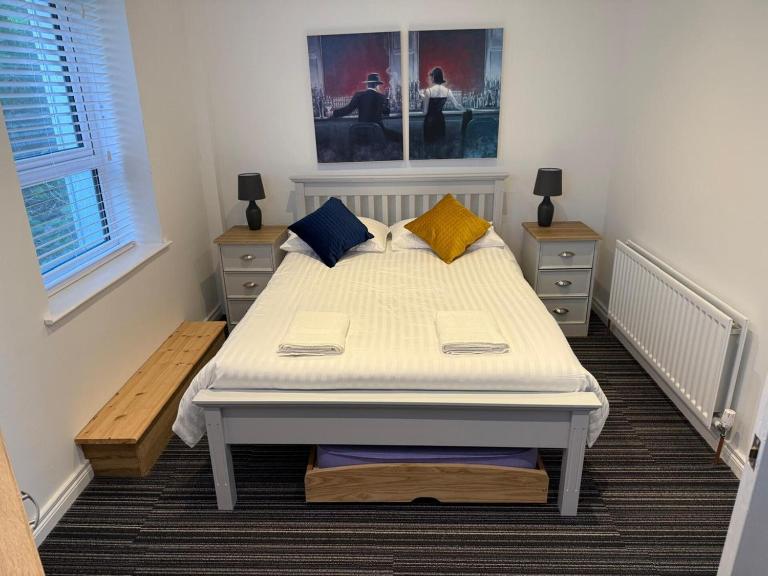 Modern Split-Level 2-Bed Apartment with Balcony - B&B Portrush