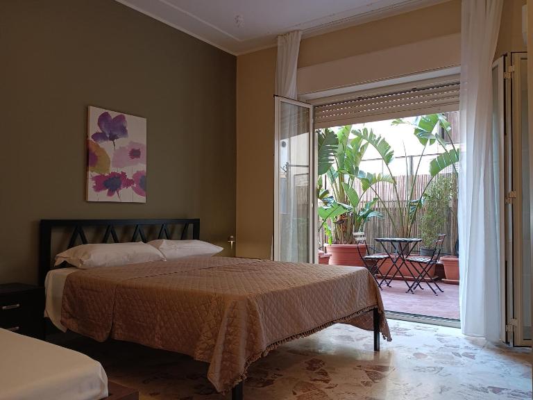 Maison Debora With Parking - Large Apartment for Friends and Families - Bed and Breakfast Catania