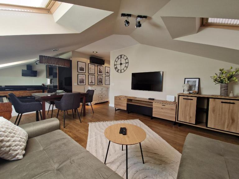 Apartament nad Hańczą - klimatyzacja, parking podziemny - B&B Suwałki