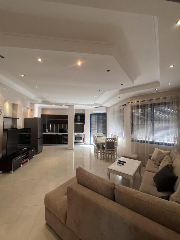 3 Bedrooms Penthouse Golem - Ferienwohnung Golem