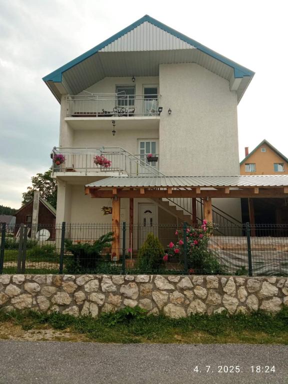 Apartman Lucija - Bed and Breakfast Žabljak