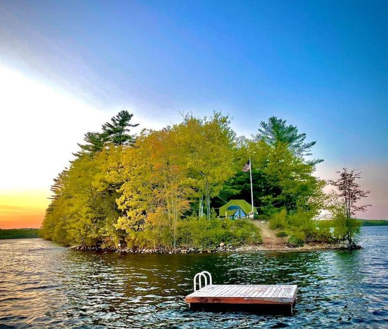 Island Tent Overlook in Maine - Chambres d'hôtes Monmouth