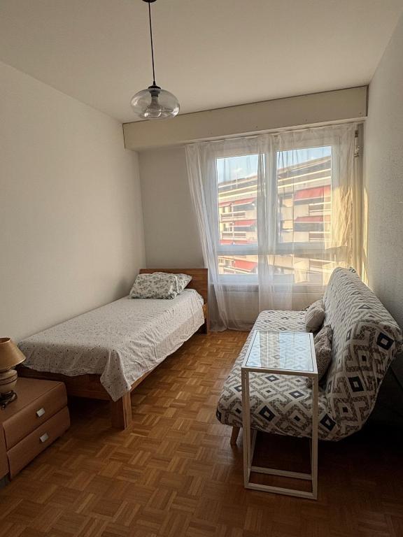Cozy Room with view of Mt Jura - Ferienwohnung Genf