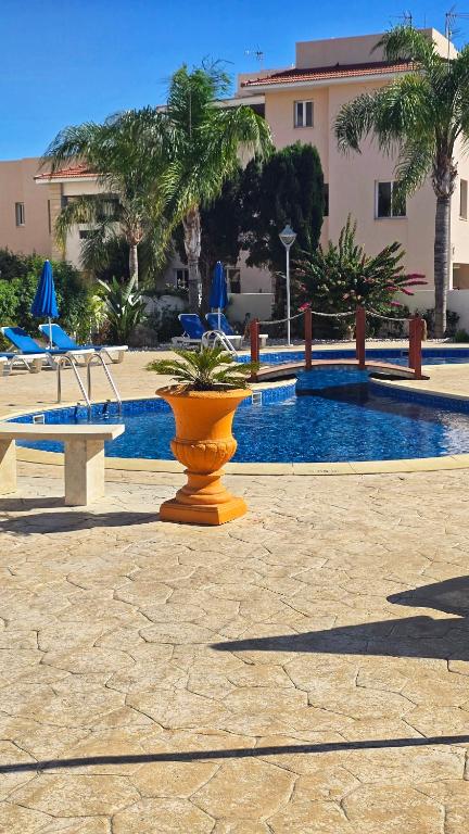 Sunny Pyla Escape with Pool, Tennis & Fast Wi-Fi - Chambres d'hôtes Pýla