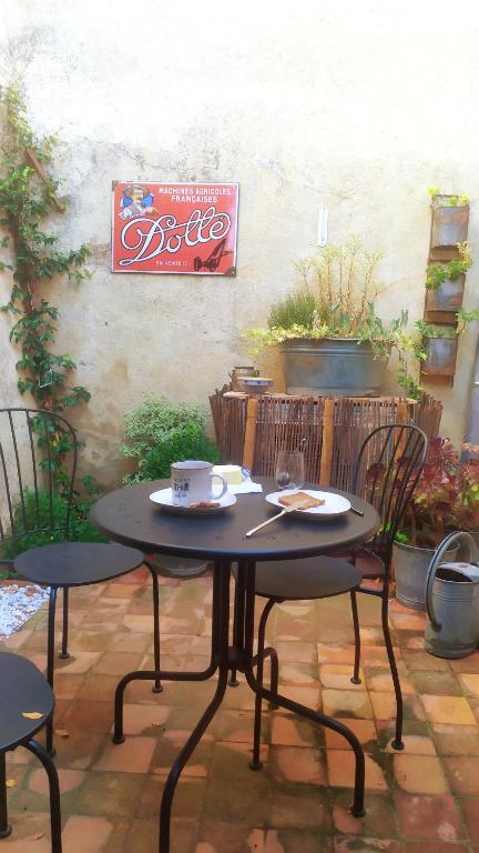 La Casamia Uzès, maison avec cour privative, à 2 pas de la Place aux Herbes - B&B Uzès