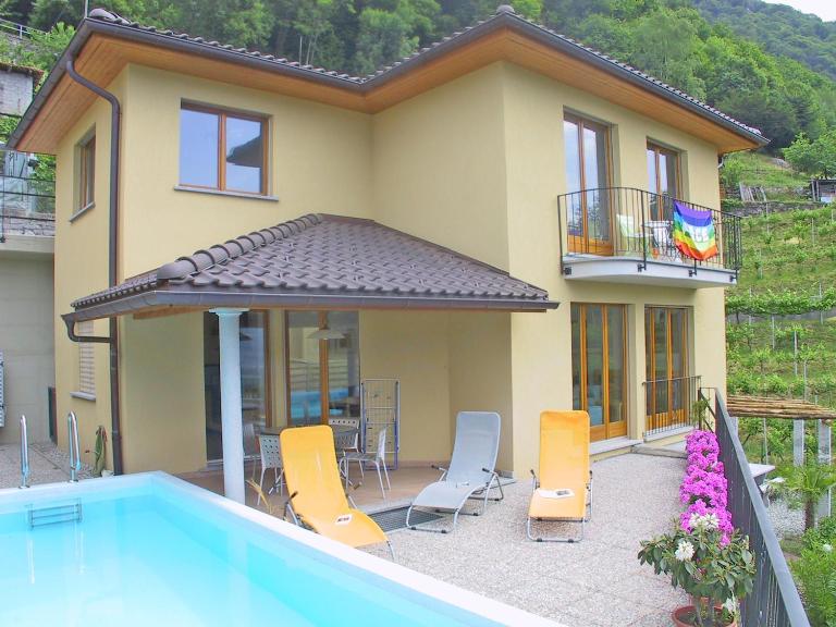 Casa Luna by HolAp SA - B&B Cugnasco
