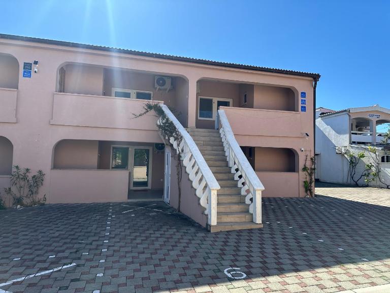 Gedeon Apartman - B&B Vir