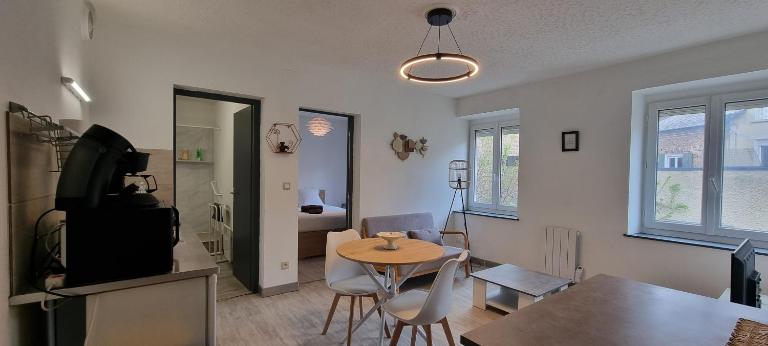 Iris centre-ville T2 rénové cocon cosy parking 35 m2 - B&B Charleville-Mézières