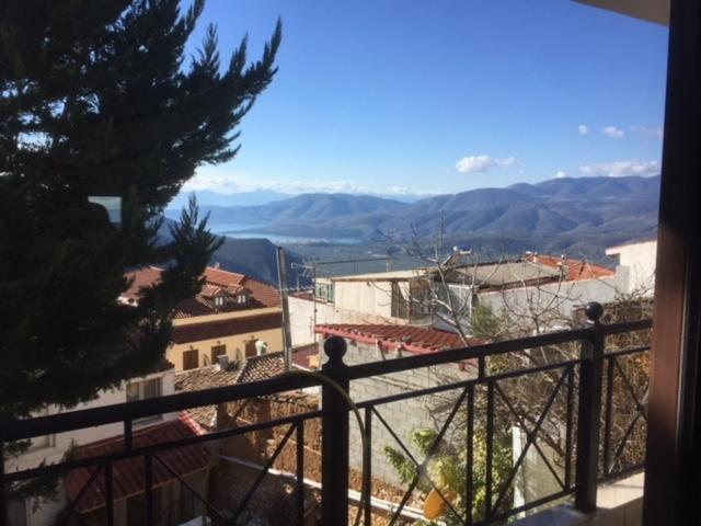 Stone House Overlooking the DELPHIC LANDSCAPE - SEA - B&B Delfi
