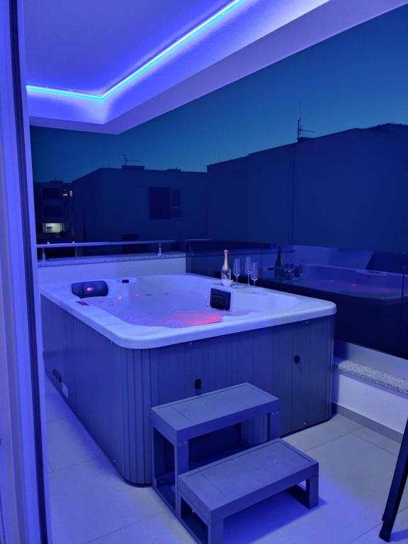 Bella Vista Sunset penthouse with private jacuzzi - Ferienwohnung Novalja