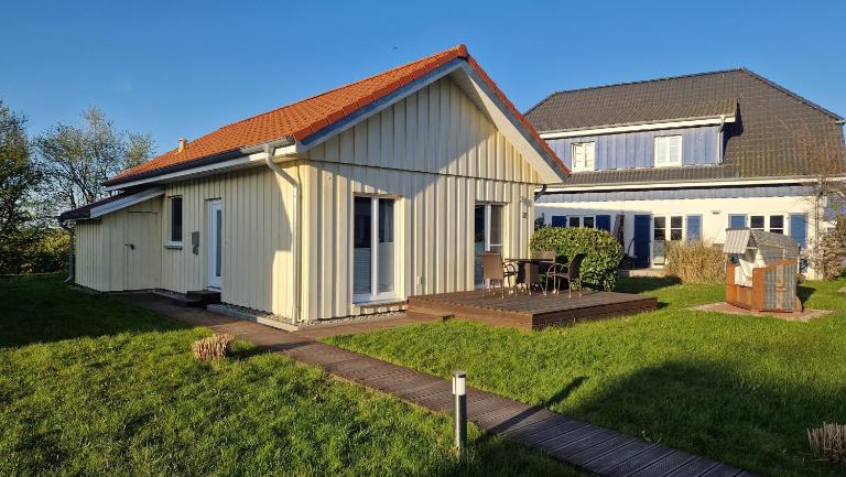 Ferienhaus Seestern - Bed and Breakfast Altefähr