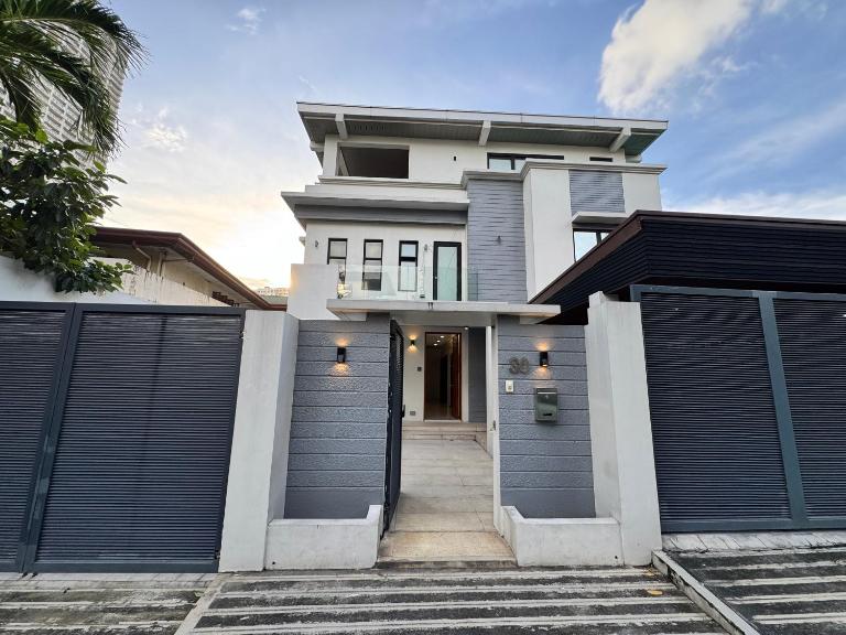 Halika Villa & Capitolo events place near BGC - B&B Manila