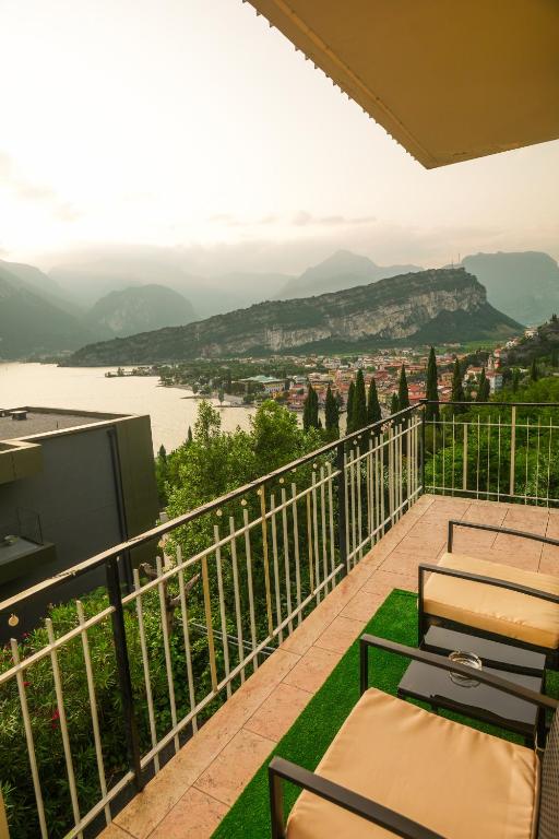 Panoramic Lake View Apartment - B&B Nago–Torbole