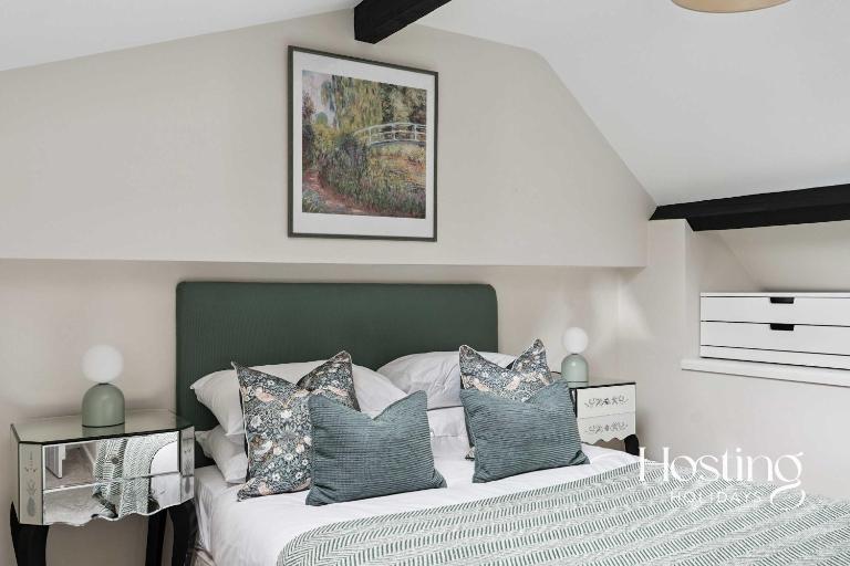 Old Bell Loft - Cosy 1-Bed Stay in Central Henley - Chambres d'hôtes Henley-on-Thames
