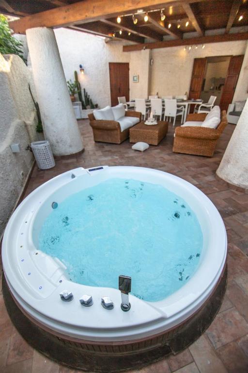 VILLINO DOLCE VITA - a 40 mt dal mare in LIDO DI ENEA - Ombrellone in spiaggia privata - B&B Terracina