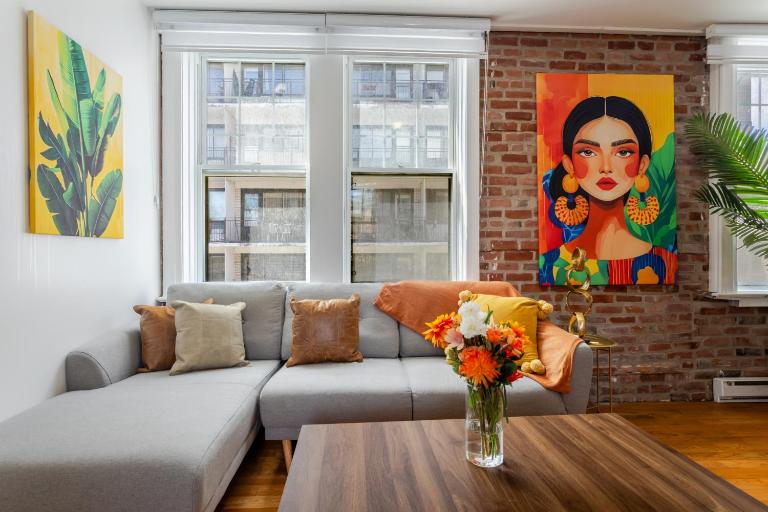 Prime location Lovely 3BR downtown MTL - Ferienwohnung Montreal