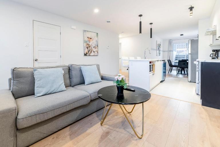 T1 Joliette Suites Longueuil New Stylish 3-BDR free parking close to Dix 30&DT - Ferienwohnung Longueuil