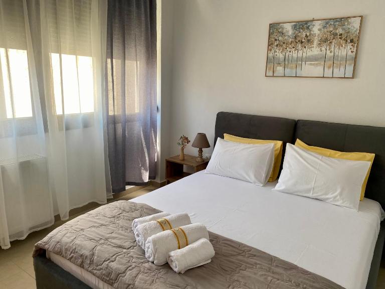 Central & Riverfront Apartment 3 - Ferienwohnung Edessa