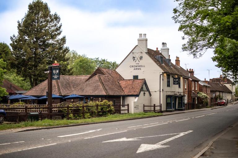 Cromwell Arms Country Pub with Rooms - Chambres d'hôtes Romsey
