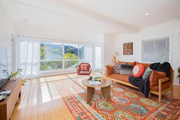 Serena Cottage - Sunlit Escape by Woy Woy Bay Wharf - Bed and Breakfast Wayo
