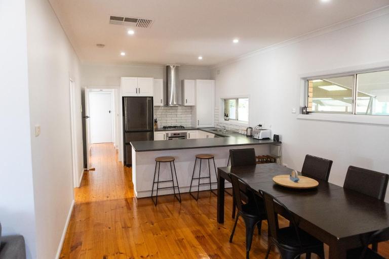 North Central Spacious Charmer - B&B Shepparton