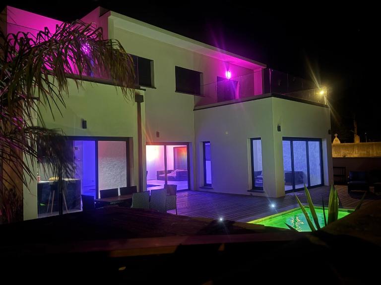 Villa luxueuse Piscine Chauffée & SPA - B&B Villetelle