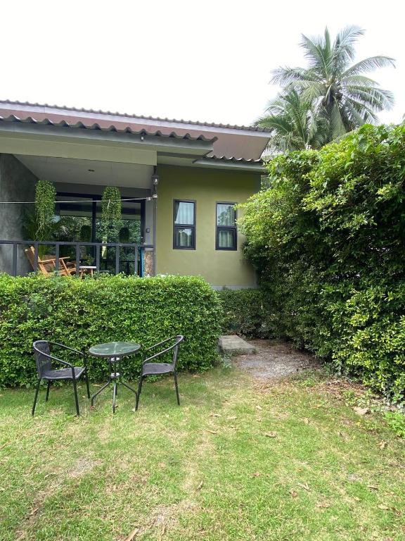 Green & Pink Garden Homes - B&B Ko Pha Ngan