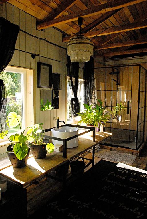 Pelēkā Māja, forestside getaway house for cosy stays - Chambres d'hôtes Brenguli