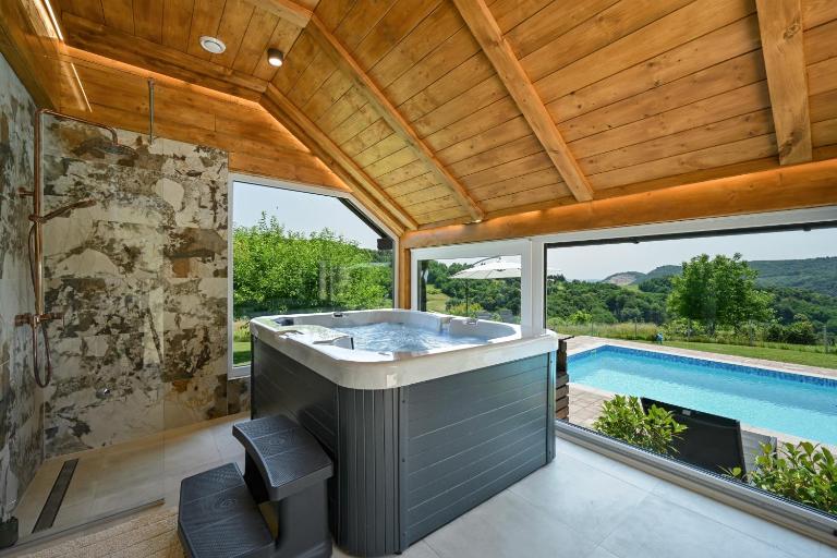 Private Villa with Pool and Jacuzzi Dreamy Hill - B&B Pregrada