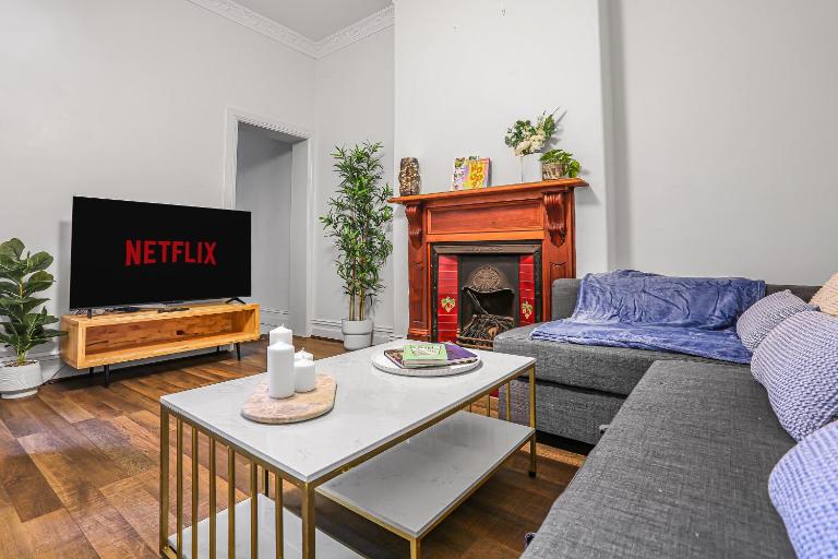 Spacious 4 Bedroom House Darling Harbour-10 Guests - B&B Sídney
