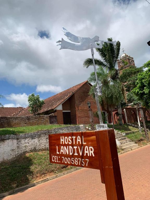 Hostal Landivar - A media cuadra de la plaza - Ferienwohnung Buena Vista