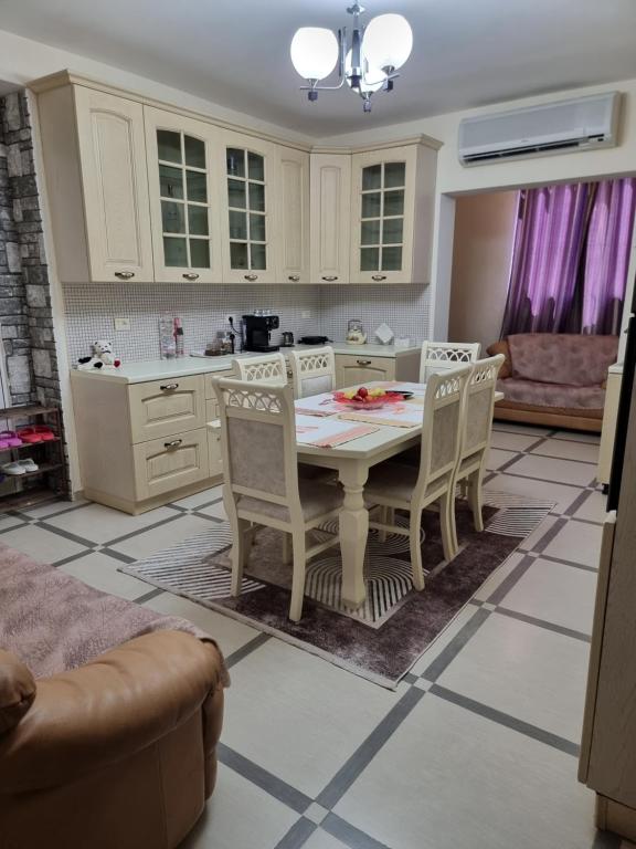 Karl Thopia Apartments - Ferienwohnung Durrës