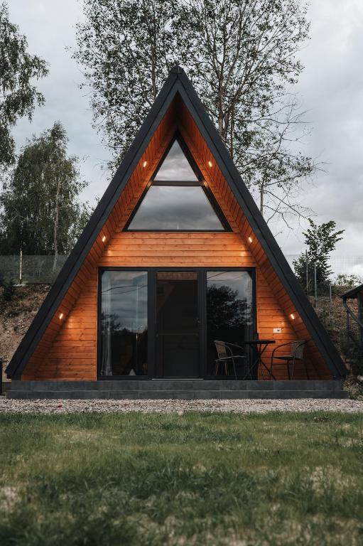 The DREAM A-frame Cabin - Chambres d'hôtes Arpașu de Sus