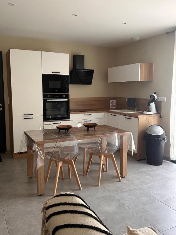 Maison T3 dans un village calme - B&B Saint-Mitre-les-Remparts