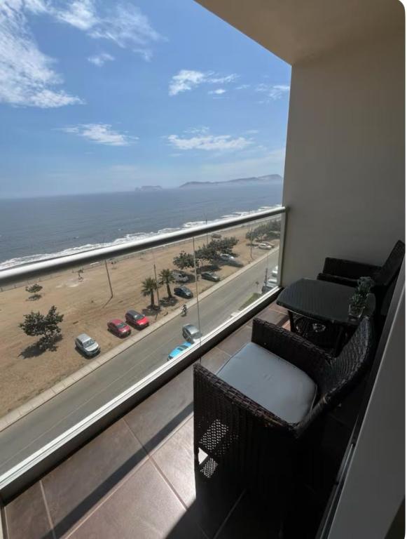 Departamento con balcon y vista al mar - B&B Lima