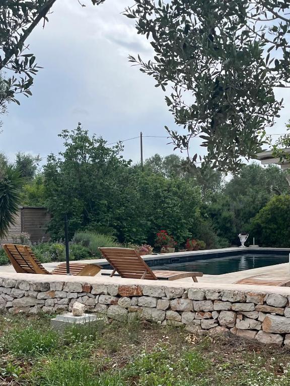 L'ANNAMARCO private storical Trullo and Property with large & nice swiming-pool - Bed and Breakfast Ostuni