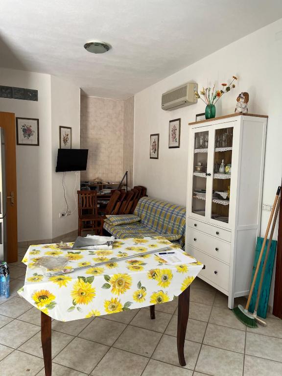 Casa al piano terra con salone e due camere da letto - Bed and Breakfast Villasimius