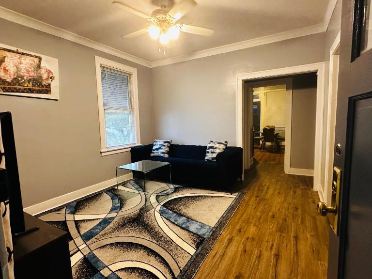 Cozy in Hyde Park Greater Grand Crossing - B&B Chicago