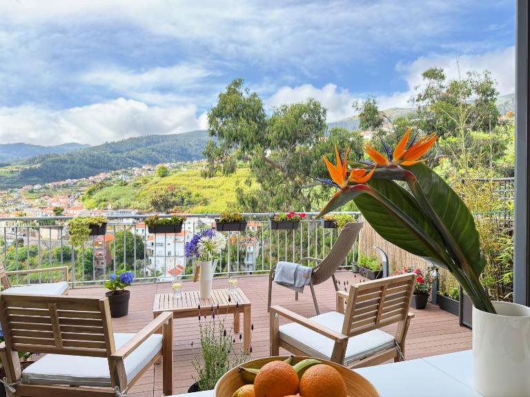 10 min to Calheta Beach - Apartamento Da Natureza - KING Size Bed - LARGE Terrace - B&B Arco da Calheta