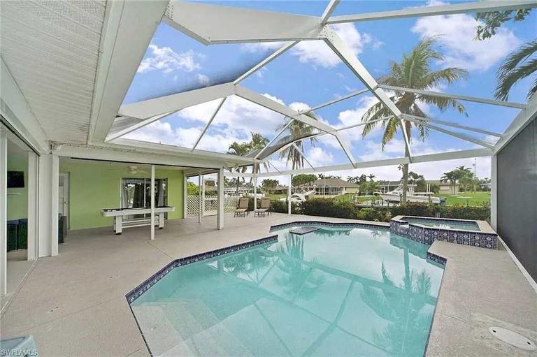 Aqua Vista Cape Coral Waterfront Haven - B&B Cape Coral