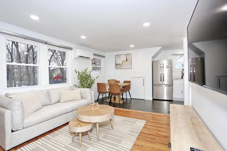 NEW Modern NYC Escape near MetLife AmDream MALL EWR - Bed and Breakfast Bergenfield