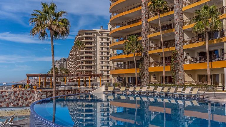 Shore Break Getaway Simply Beautiful Oceanfront Condo - Bed and Breakfast Puerto Peñasco