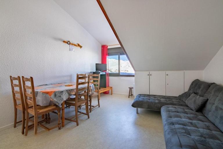 4 personnes au pied des piste et sentier de randonné - B&B Saint-Lary-Soulan