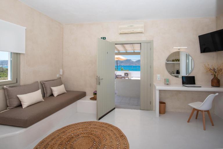 Moustakas Beach Apartments - Bed and Breakfast Adámas