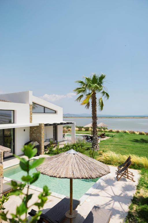 Flamingo Living Halkidiki - The Villas - Chambres d'hôtes Ágios Mámas